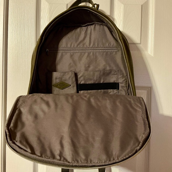 Backpack - Picture 3 of 4